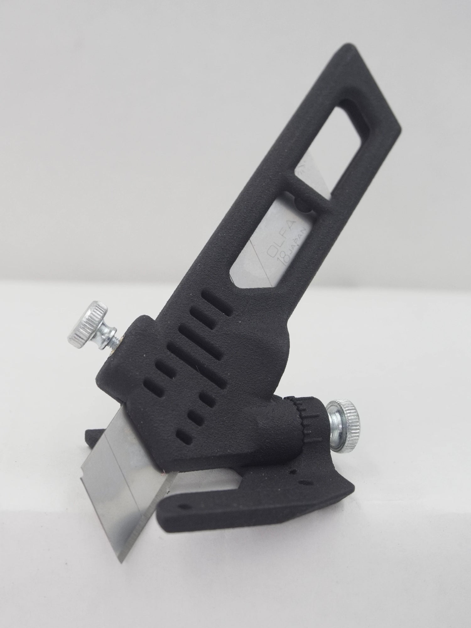 Black Blade Holder at 30 degree angle
