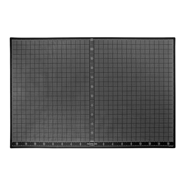 Pacific Arc, Cutting Mat: 3-ply, fully gridded - black